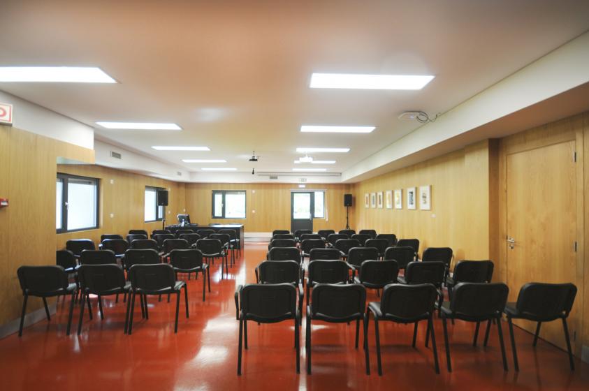 Sala de Conferências com cadeiras